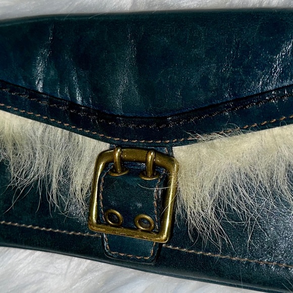 π₯π₯π₯RARE C O A C H wristlet- Blue Leather-white hair - Great Condition!!π₯π₯π₯ - Picture 3 of 12